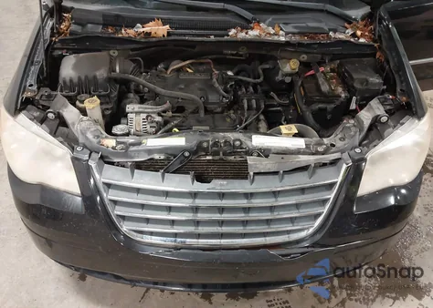 2010 Chrysler Town & Country Touring z USA, uszkodzony, nr VIN 2A4RR5D16AR432395